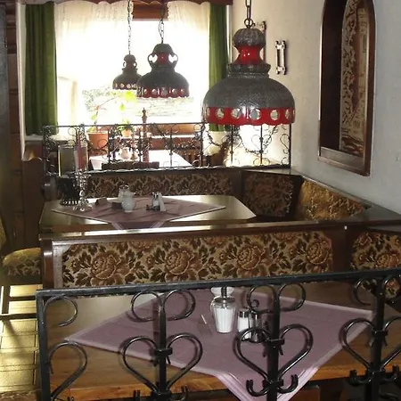Black Bear Bikers Pub-hotel