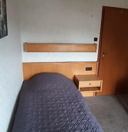 Black Bear Bikers Pub-hotel