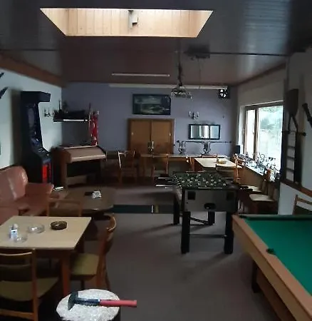 Black Bear Bikers Pub-hotel