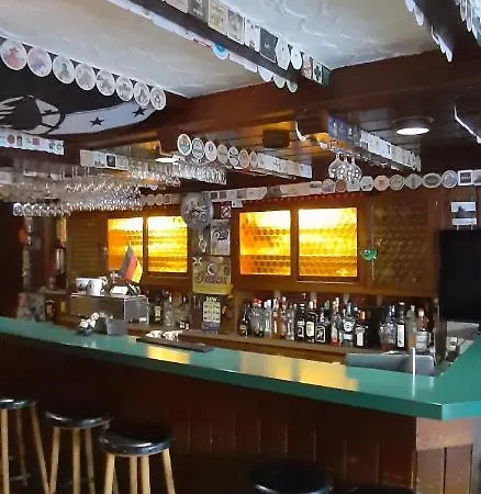イン Black Bear Bikers Pub-hotel 3*