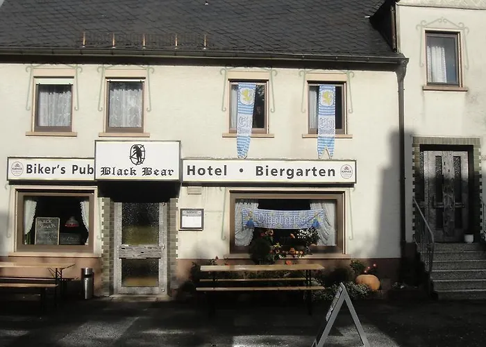 Black Bear Bikers Pub-hotel Estalagem