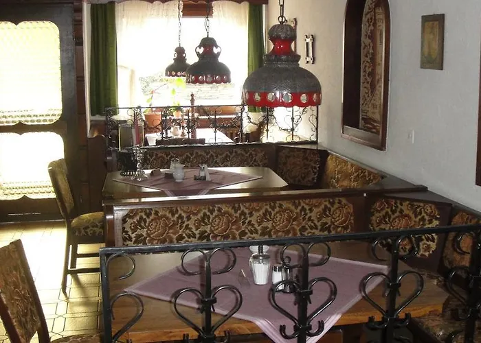 Black Bear Bikers Pub-hotel