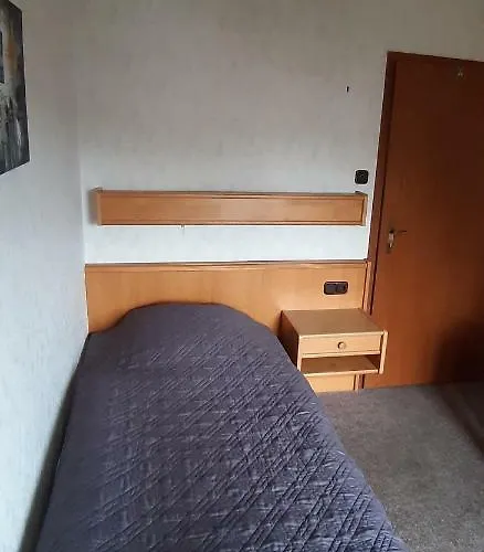 Black Bear Bikers Pub-hotel