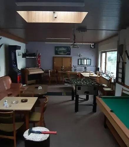 Black Bear Bikers Pub-hotel